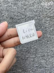 ds遊戲卡帶星之卡比機械星球版  版正版裸卡，貼紙被撕掉了。卡帶有使痕跡，便宜賣。