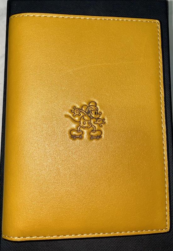 coach x 迪士尼 米奇皮革護照盒 glovetanned 正品黃色