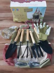 園藝工具組 附袋和手套和噴瓶 室外*全新*