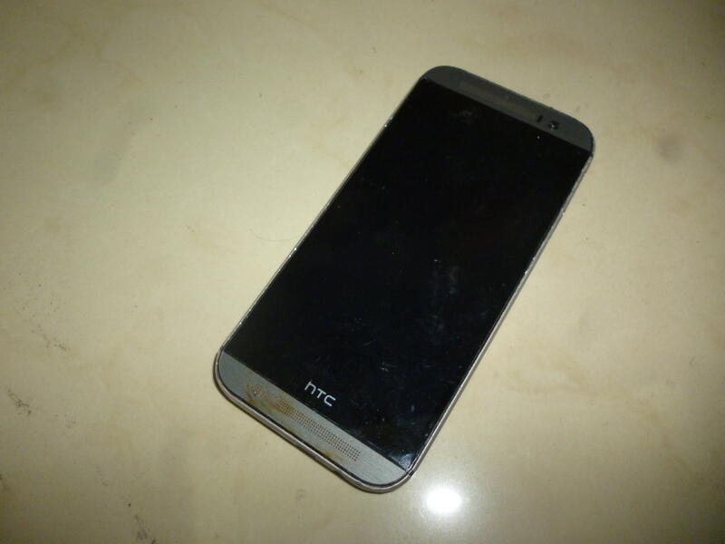 HTC-M8x智慧型4G手機200元-可開機螢幕破