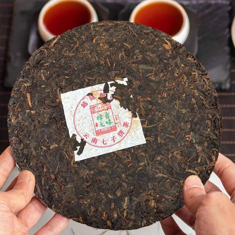 プーアル茶 中国茶 熟茶 金芽貢餅 老班章 2016年 357g 茶菓子付 - 酒