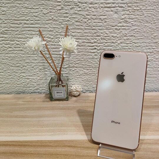 美品iPhone8 64G-