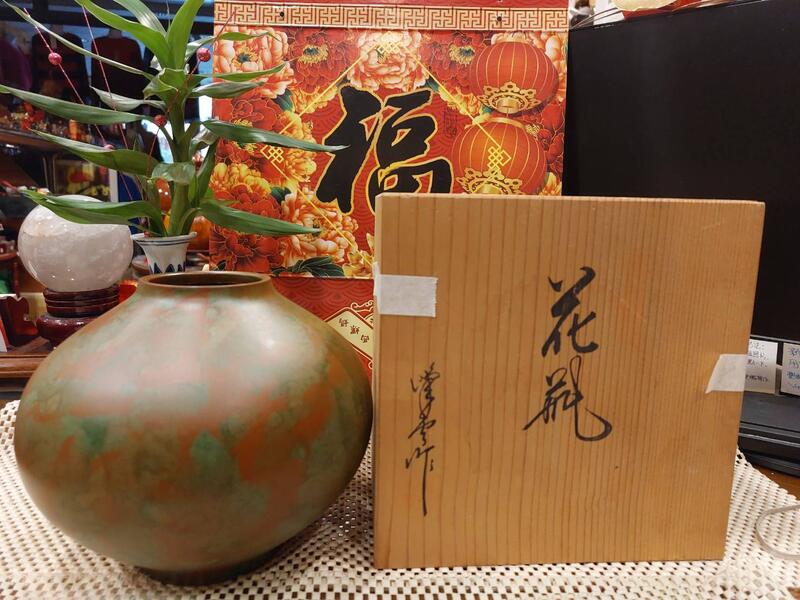 大瑞古玩~藏家委託品~老日本老鑄物花器藝術作落款:峰雲壺形花瓶斑銅品 