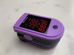 台灣現貨 美國熱銷品牌 Zacurate 500DL 運動指尖脈衝儀(紫色/黑色)
