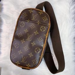 LV DISTRICT N41031 in 2023  Classic flap bag, Lv bag, Flap bag